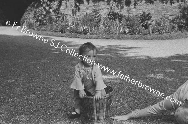 MARY PATRICIA & JENNIFER CRONIN AT THE GLEN COBH